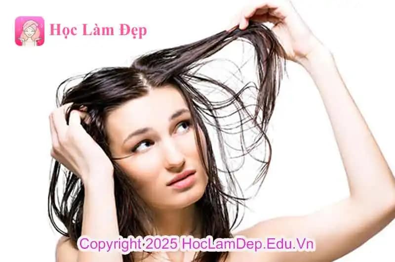 Tóc bết là gì? 7 Nguyên nhân và 9 cách khắc phục hiệu quả